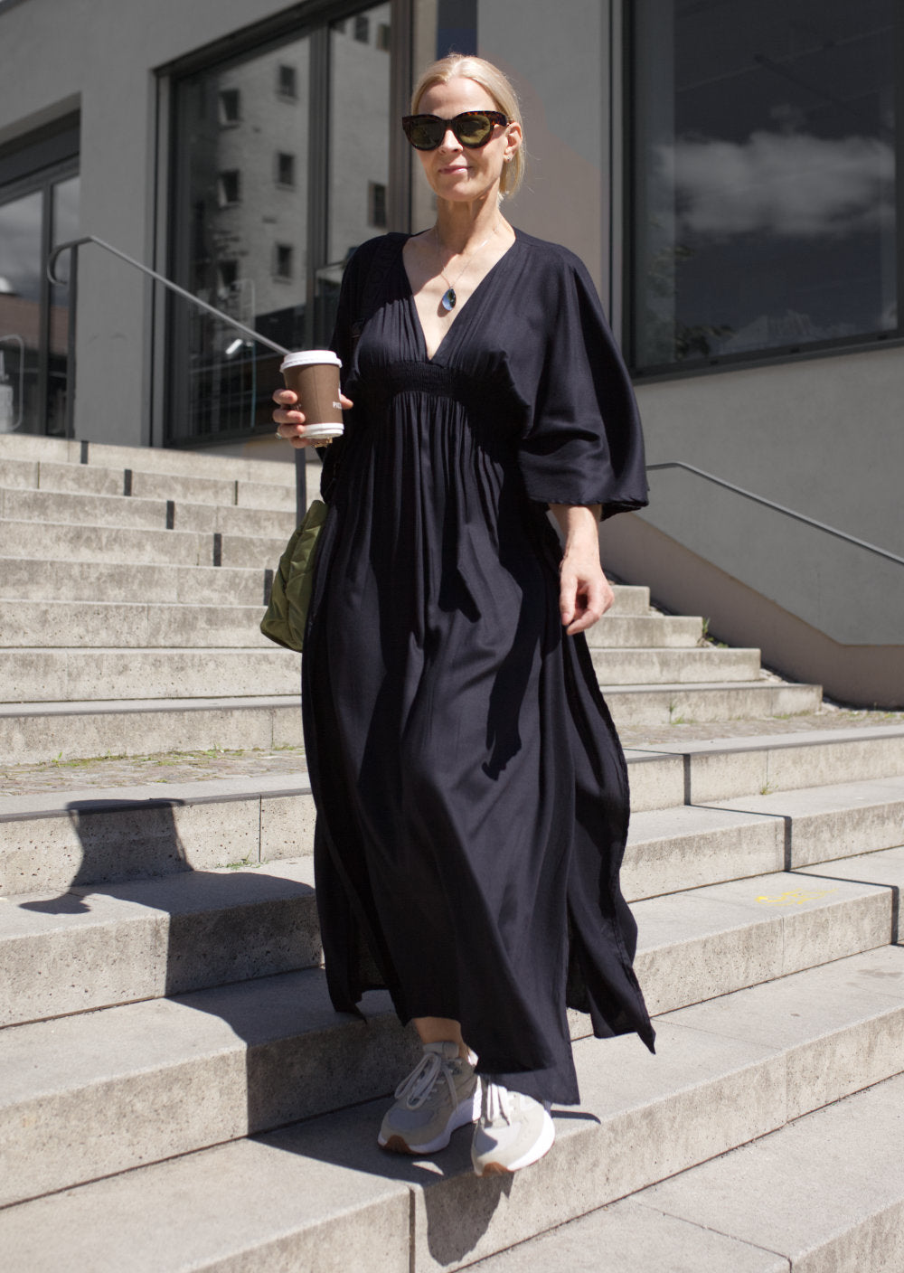 Voll ins Schwarze! Das Maxikleid von Genesis