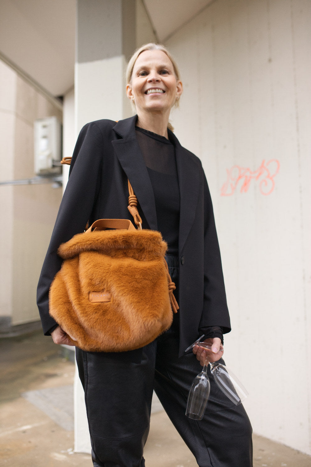 Glam am Abend, comfy danach – Schwarz, das bleibt