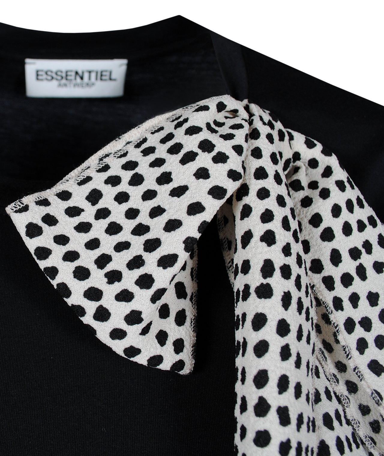 Shirt mit Schluppe | schwarz
