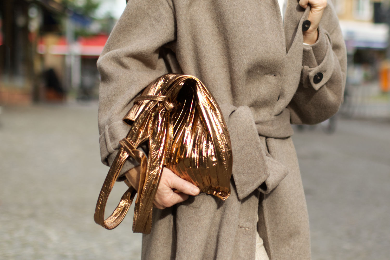 Bronzefarbene Plissee Bag by Anita Bilardi