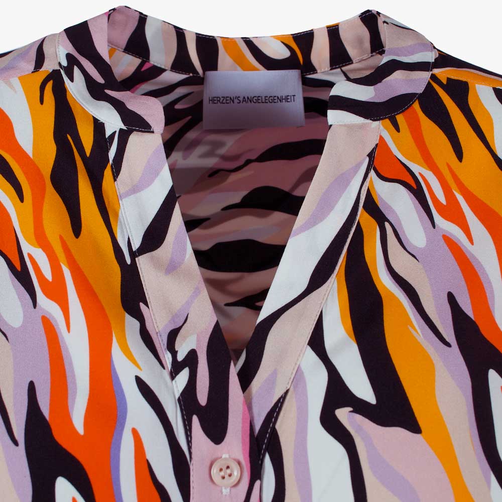 Schlupfbluse Animalprint, Detail Kragen | gelb