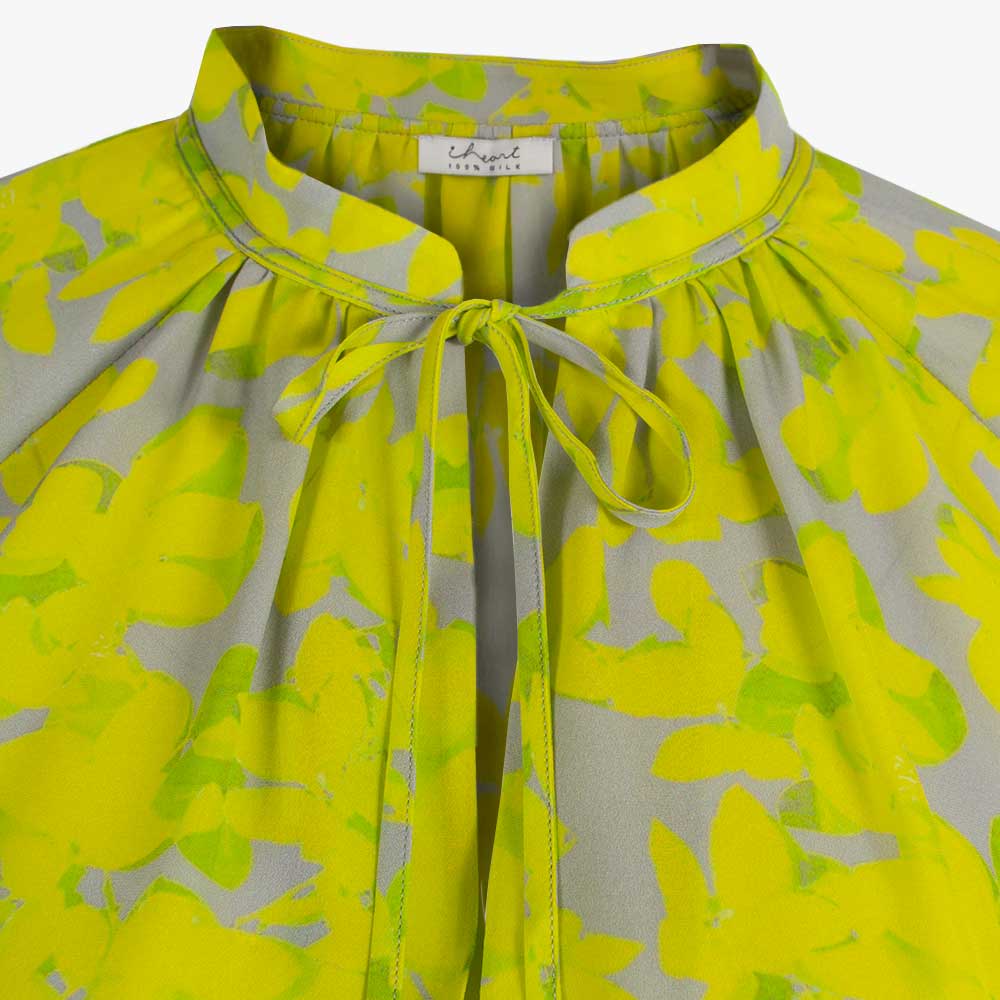Seidenbluse Flou, Detail Kragen | grau